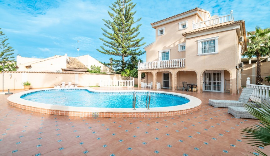 Alquiler a corto plazo - Chalet -
La Zenia - Costa Blanca