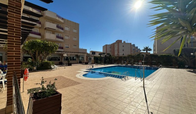 Apartment - Återförsäljning - Orihuela Costa - Campoamor