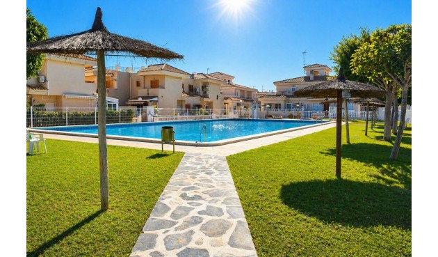 Apartment - Återförsäljning - Orihuela Costa - Costa Blanca