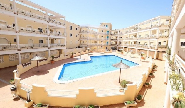 Apartment - Återförsäljning - Orihuela Costa - Costa Blanca