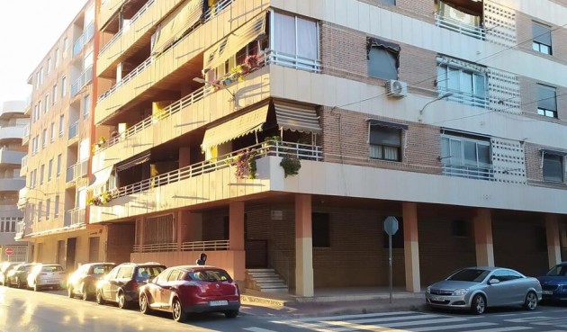 Apartment - Återförsäljning - Torrevieja - Acequion