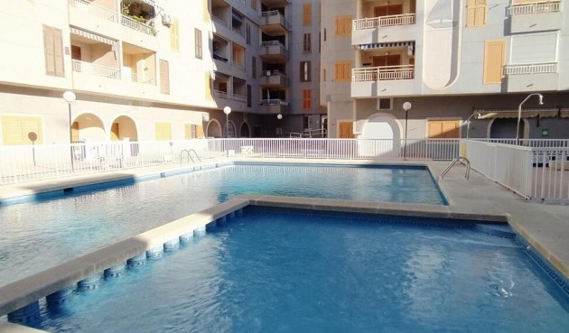 Apartment - Återförsäljning - Torrevieja -
                Acequion