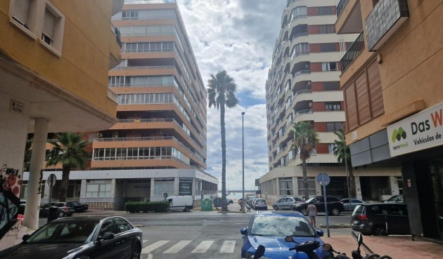 Apartment - Återförsäljning - Torrevieja - Acequion