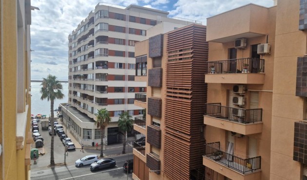 Apartment - Återförsäljning - Torrevieja - Acequion