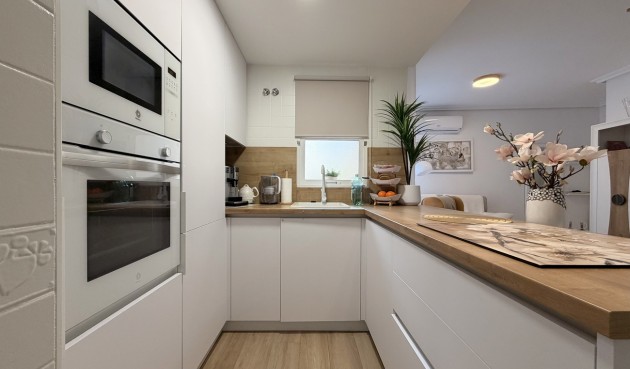 Apartment - Återförsäljning - Torrevieja - BO-24318