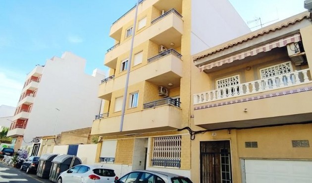 Apartment - Återförsäljning - Torrevieja - BO-46170
