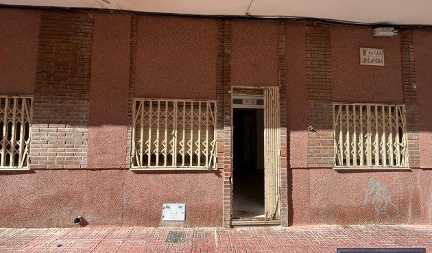 Apartment - Återförsäljning - Torrevieja - BO-54758