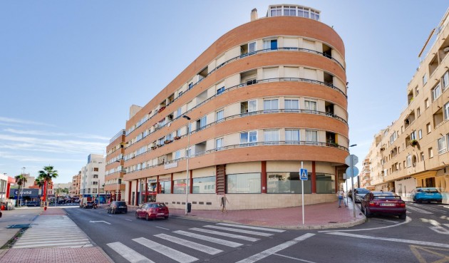 Apartment - Återförsäljning - Torrevieja - BO-66143