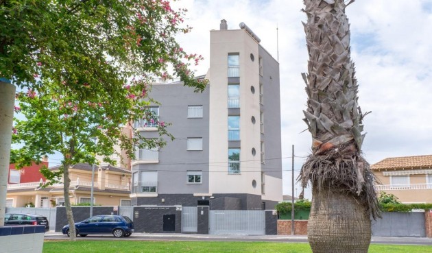 Apartment - Återförsäljning - Torrevieja - BO-67878
