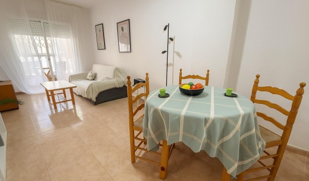 Apartment - Återförsäljning - Torrevieja - BO-71394