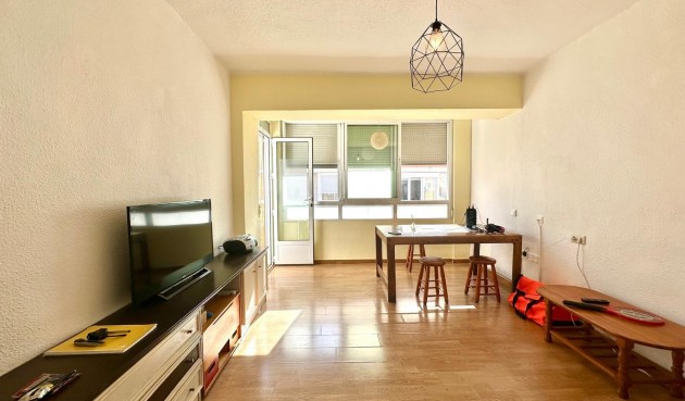 Apartment - Återförsäljning - Torrevieja - BO-73840