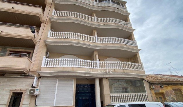 Apartment - Återförsäljning - Torrevieja - BO-76934
