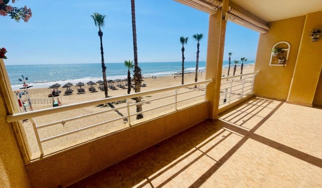 Apartment - Återförsäljning - Torrevieja - BO-85757