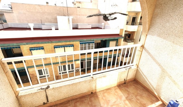 Apartment - Återförsäljning - Torrevieja - BO-93537
