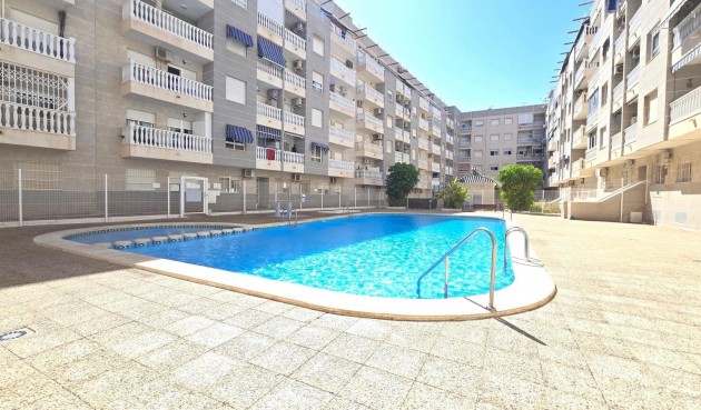 Apartment - Återförsäljning - Torrevieja - Centro