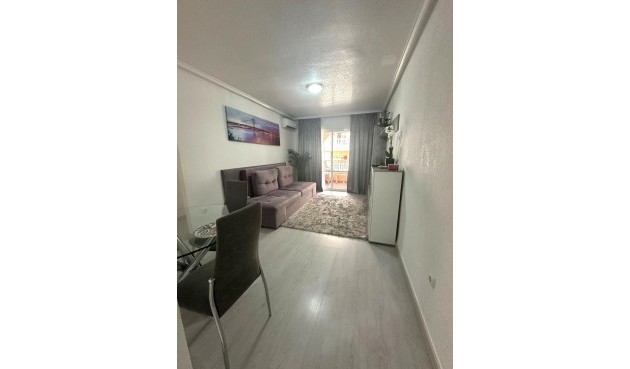 Apartment - Återförsäljning - Torrevieja - Centro