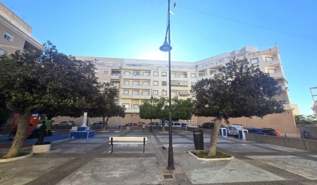 Apartment - Återförsäljning - Torrevieja - Centro