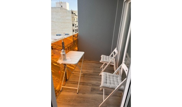 Apartment - Återförsäljning - Torrevieja - Centro