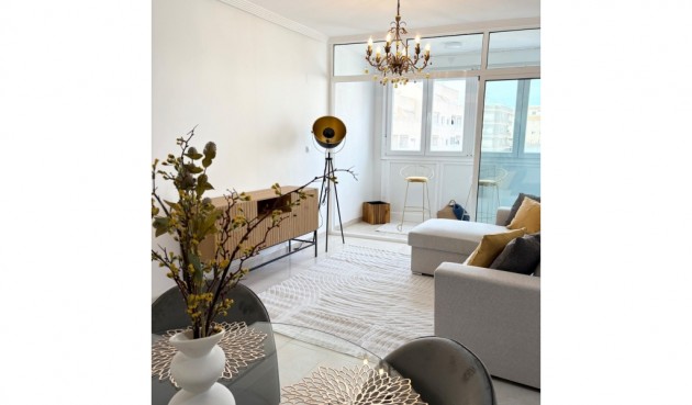 Apartment - Återförsäljning - Torrevieja - Costa Blanca