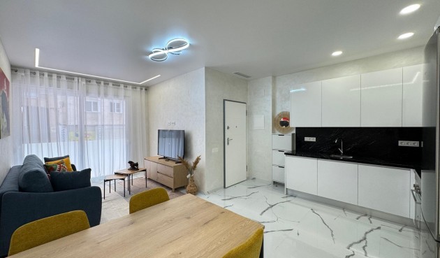 Apartment - Återförsäljning - Torrevieja - Estacion De Autobuses