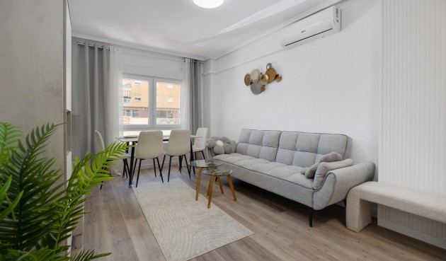 Apartment - Återförsäljning - Torrevieja - Estacion De Autobuses