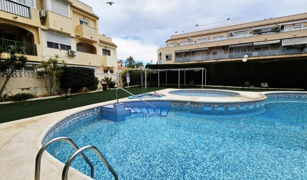 Apartment - Återförsäljning - Torrevieja - Nueva Torrevieja