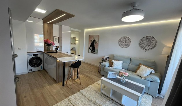 Apartment - Återförsäljning - Torrevieja - Punta Prima