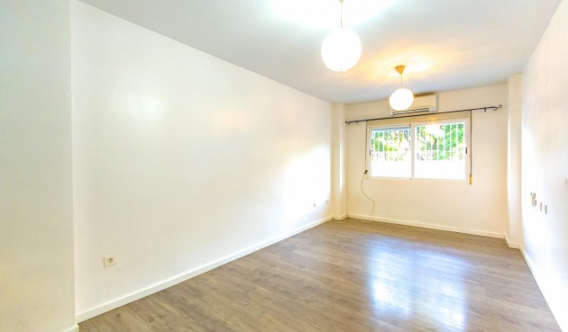 Apartment - Återförsäljning - Torrevieja - Torrevieja