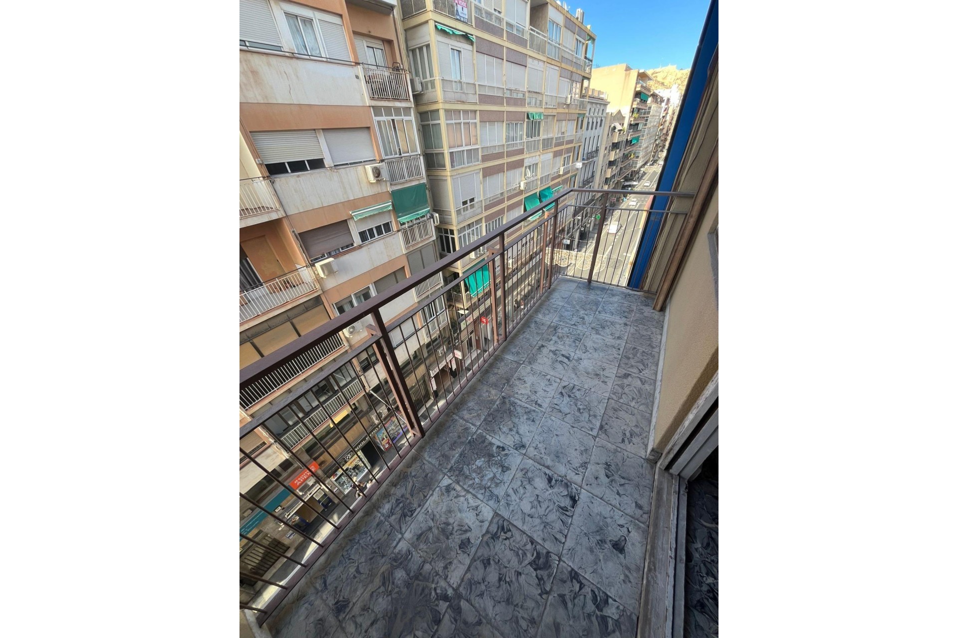 Återförsäljning - Apartment -
Alicante - Centro