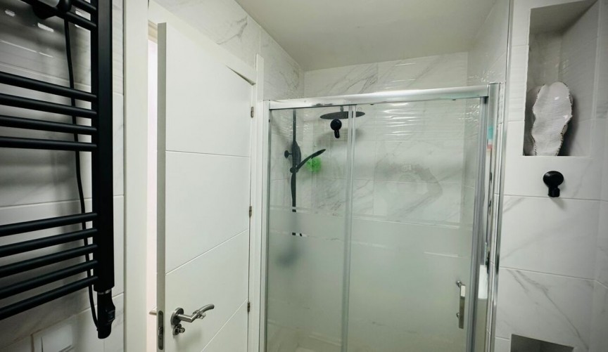 Återförsäljning - Apartment -
Alicante - Las Viñas