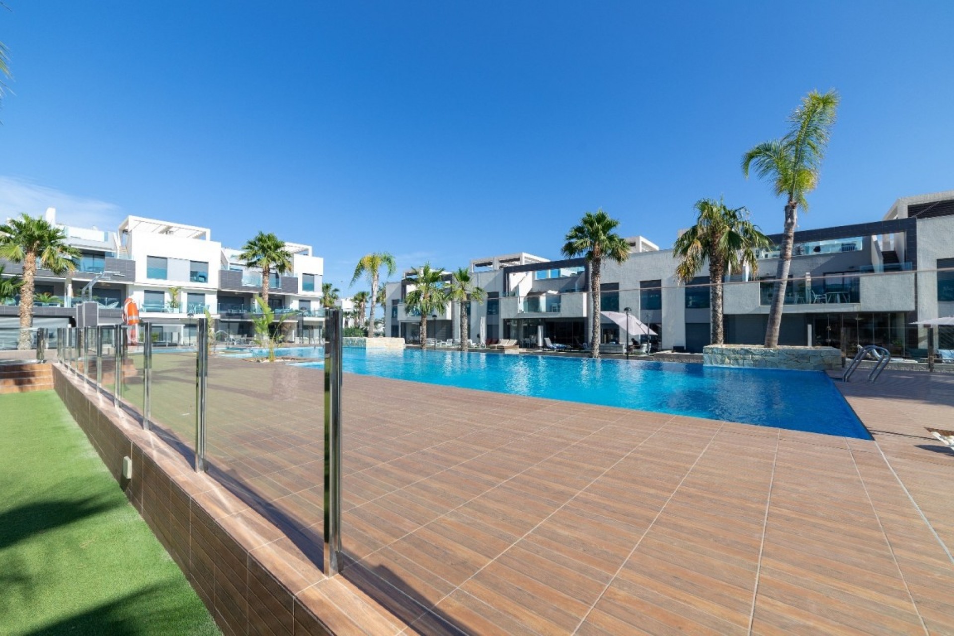 Återförsäljning - Apartment -
El Raso - Costa Blanca