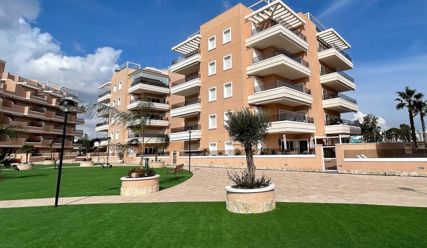 Återförsäljning - Apartment -
El Raso - Costa Blanca