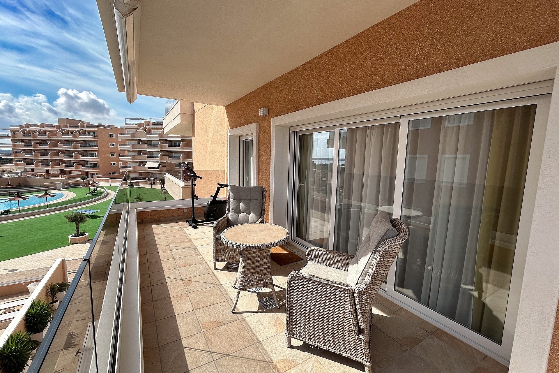 Återförsäljning - Apartment -
El Raso - Costa Blanca