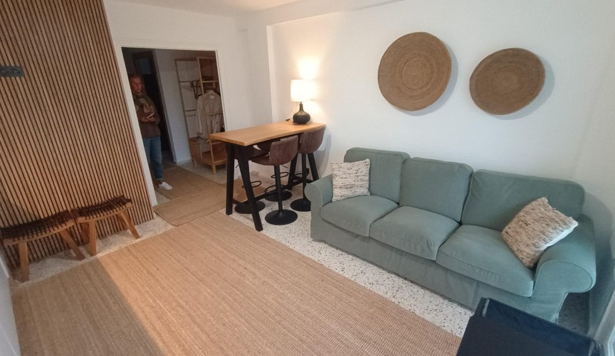 Återförsäljning - Apartment -
Guardamar del Segura - Urbanizaciones