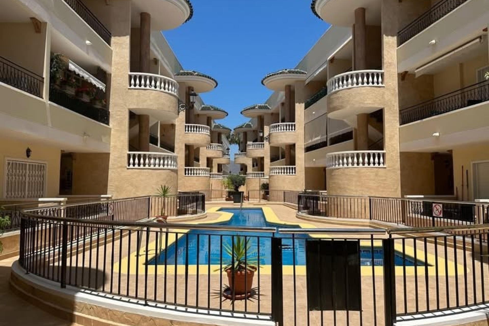 Återförsäljning - Apartment -
Jacarilla - Inland