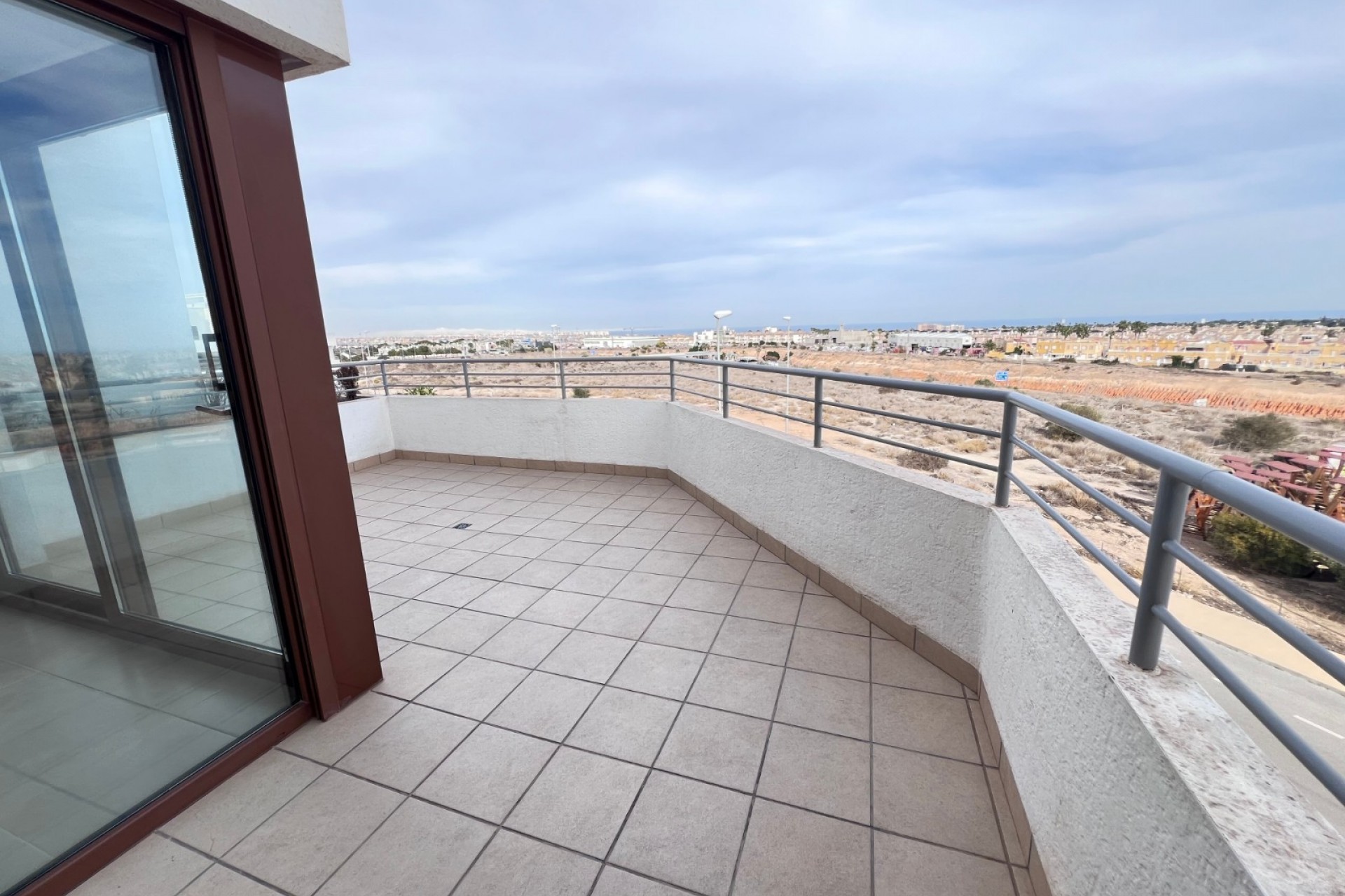 Återförsäljning - Apartment -
Lomas De Campoamor - Inland