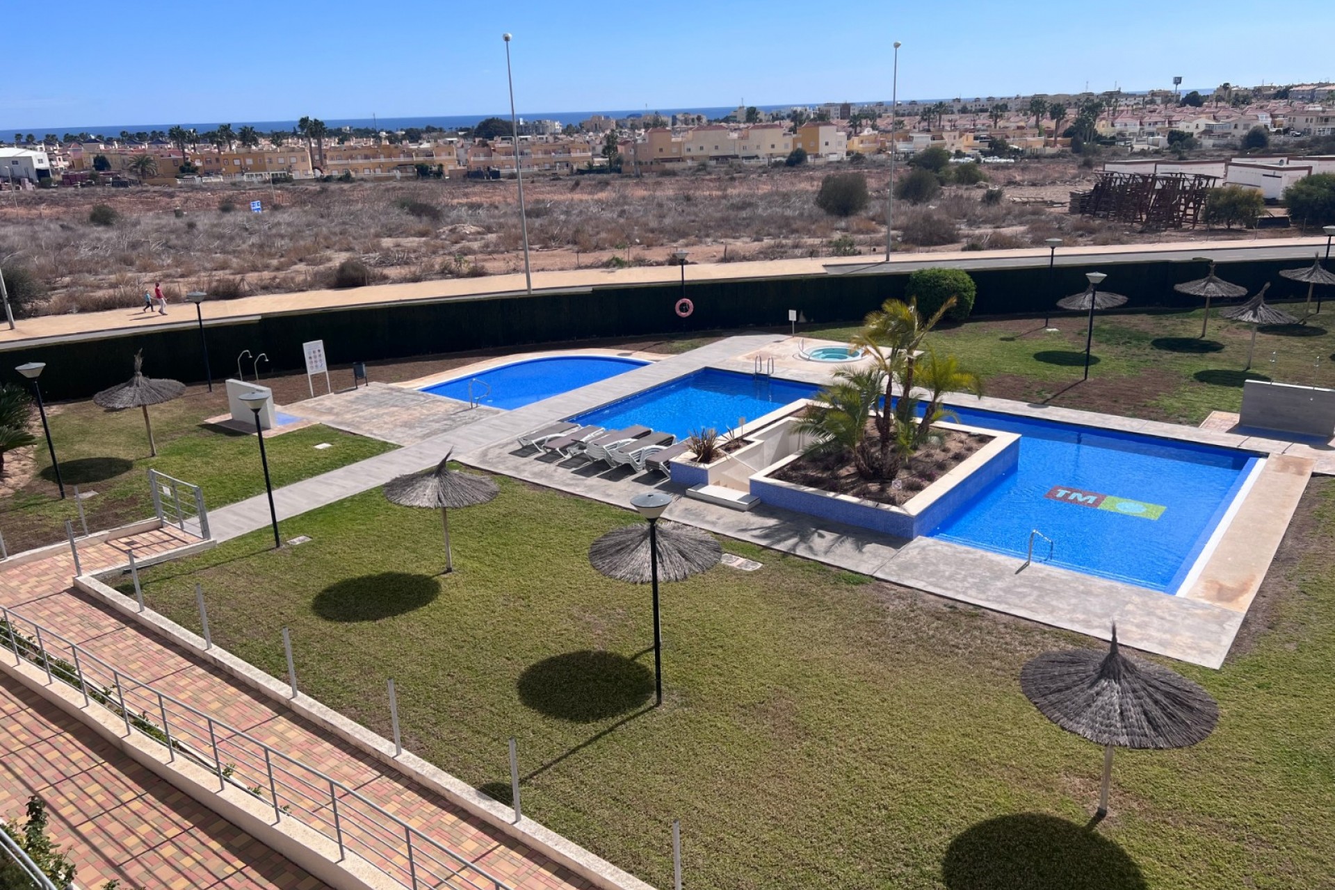 Återförsäljning - Apartment -
Lomas De Campoamor - Inland