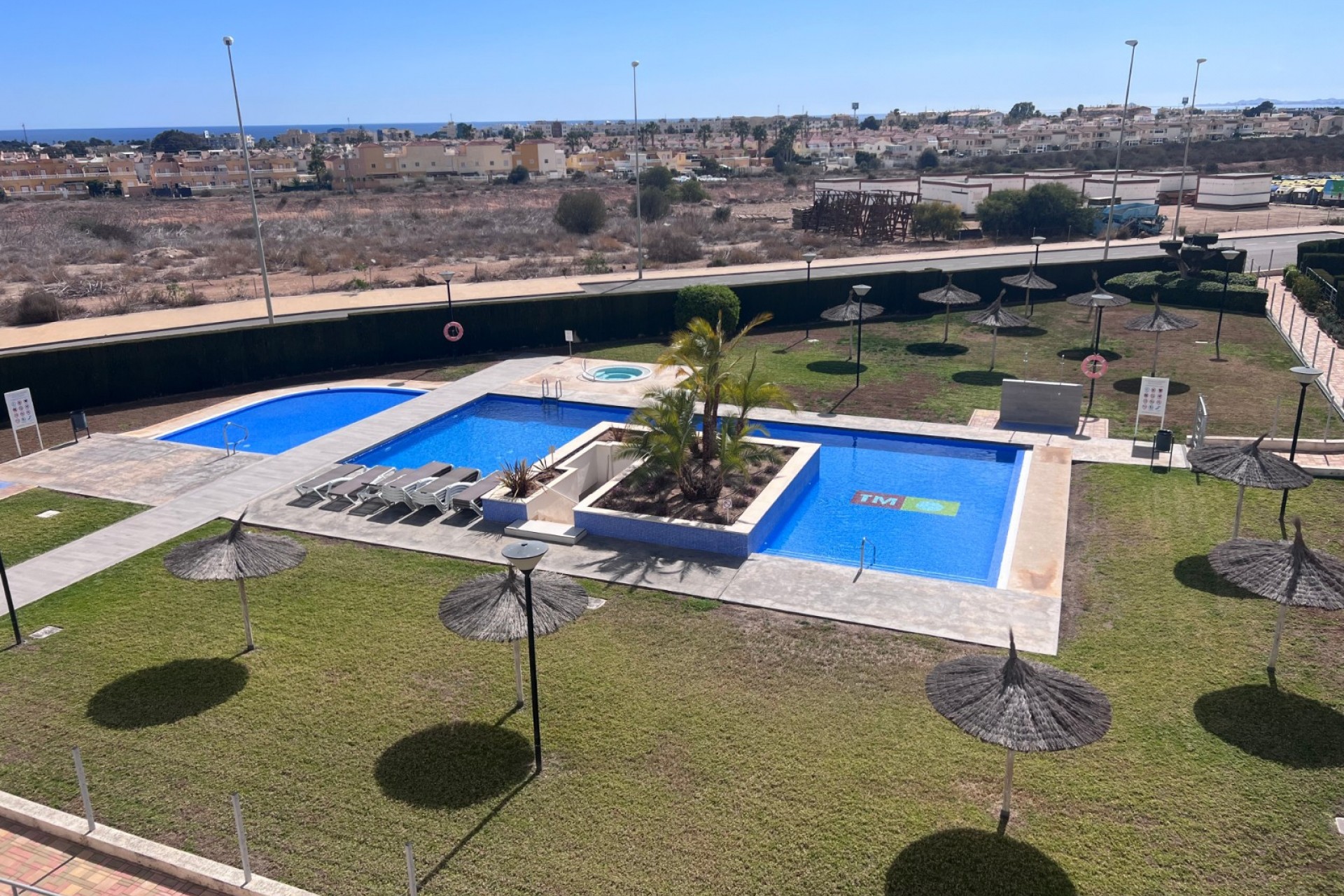 Återförsäljning - Apartment -
Lomas De Campoamor - Inland