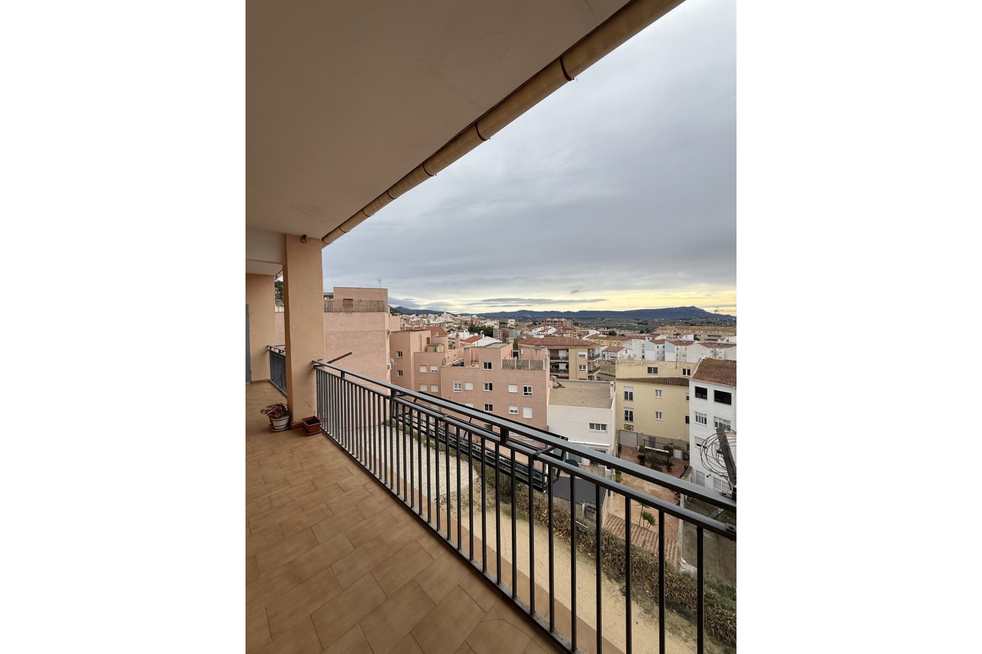 Återförsäljning - Apartment -
Onil - Costa Blanca