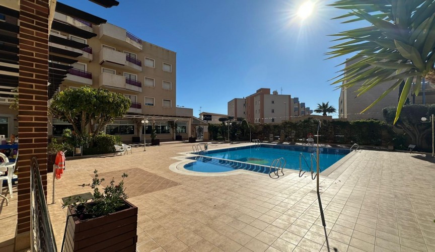 Återförsäljning - Apartment -
Orihuela Costa - Campoamor
