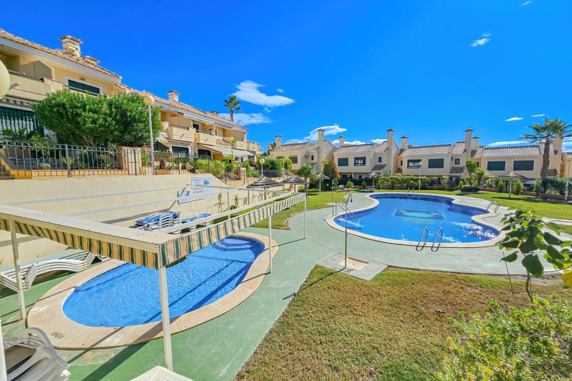 Återförsäljning - Apartment -
Orihuela Costa - Costa Blanca