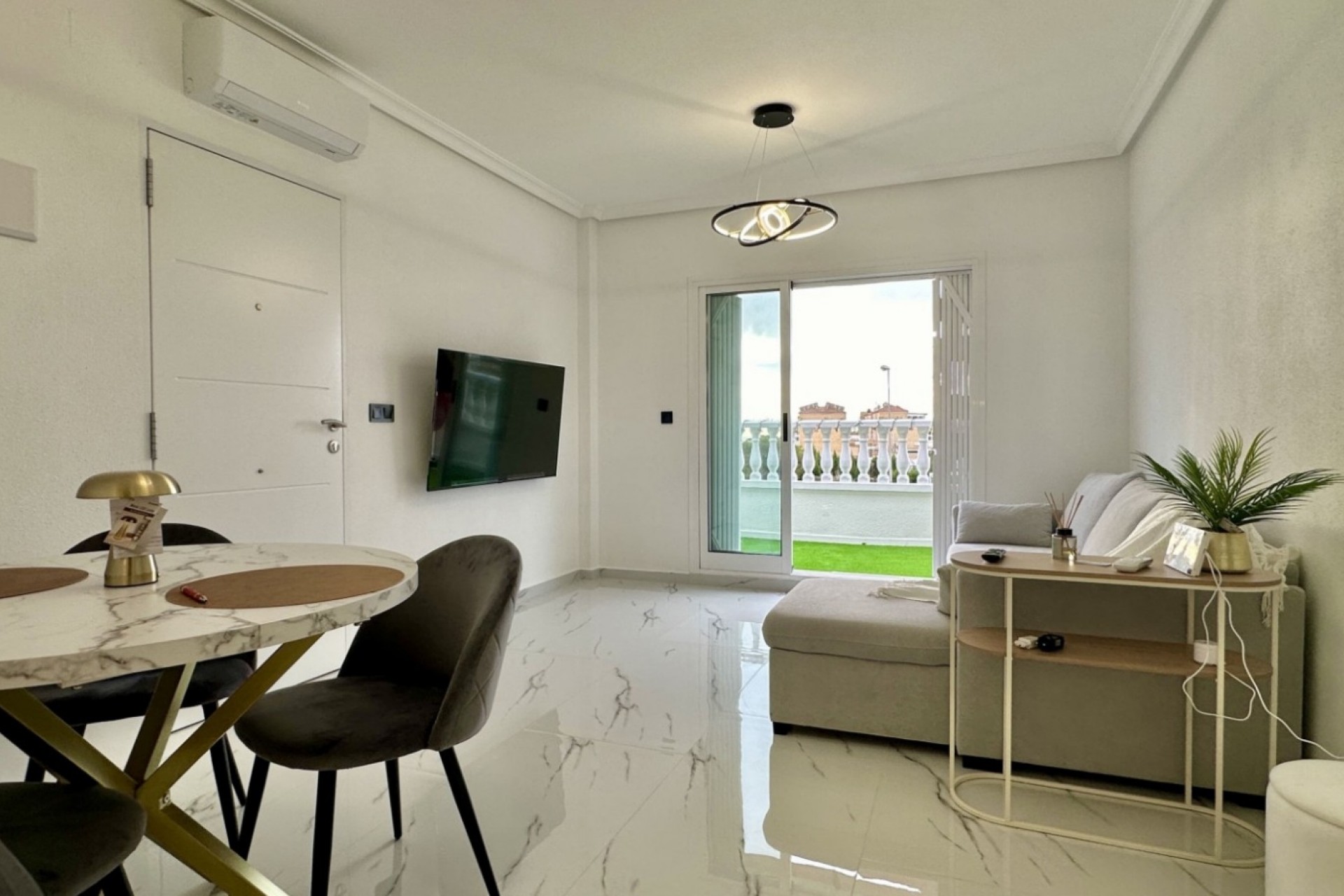 Återförsäljning - Apartment -
Orihuela Costa - Costa Blanca