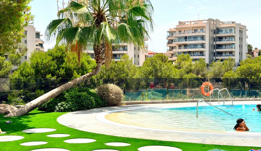 Återförsäljning - Apartment -
Orihuela Costa - Costa Blanca