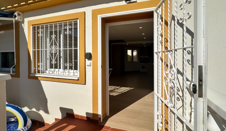 Återförsäljning - Apartment -
Orihuela Costa - Costa Blanca