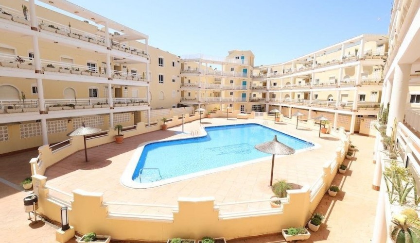 Återförsäljning - Apartment -
Orihuela Costa - Costa Blanca