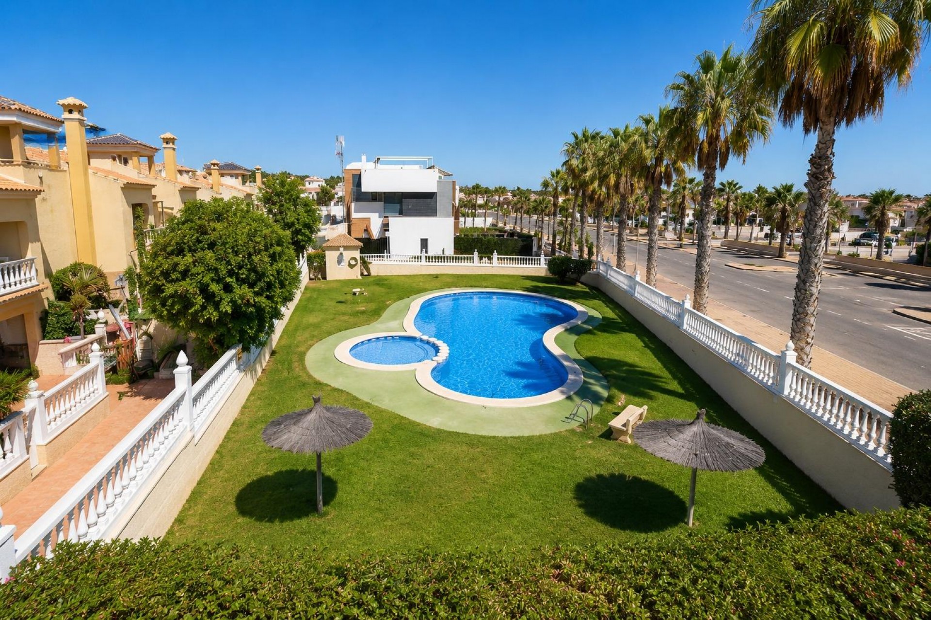 Återförsäljning - Apartment -
Orihuela Costa - Costa Blanca