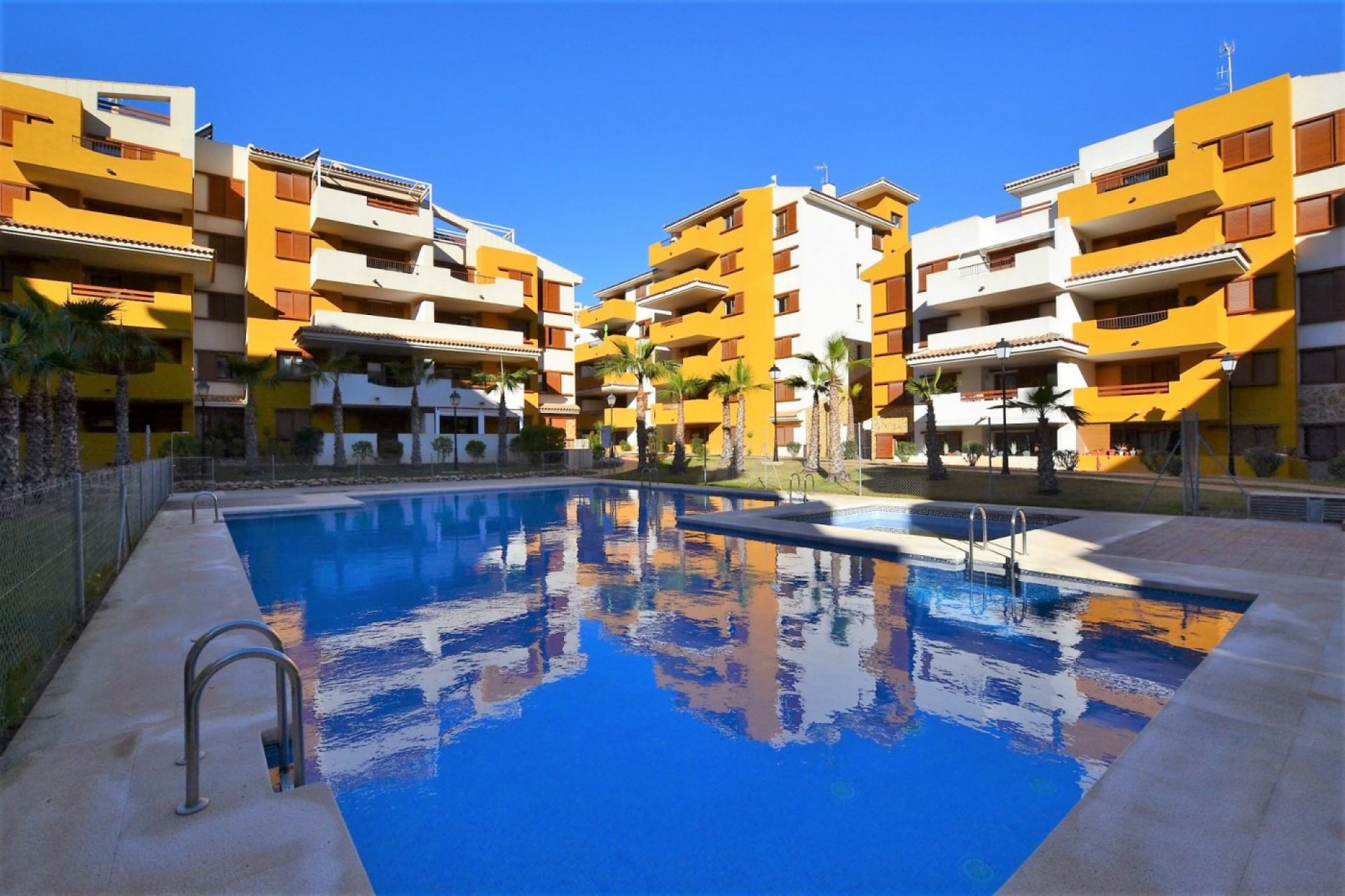 Återförsäljning - Apartment -
Orihuela Costa - Punta Prima