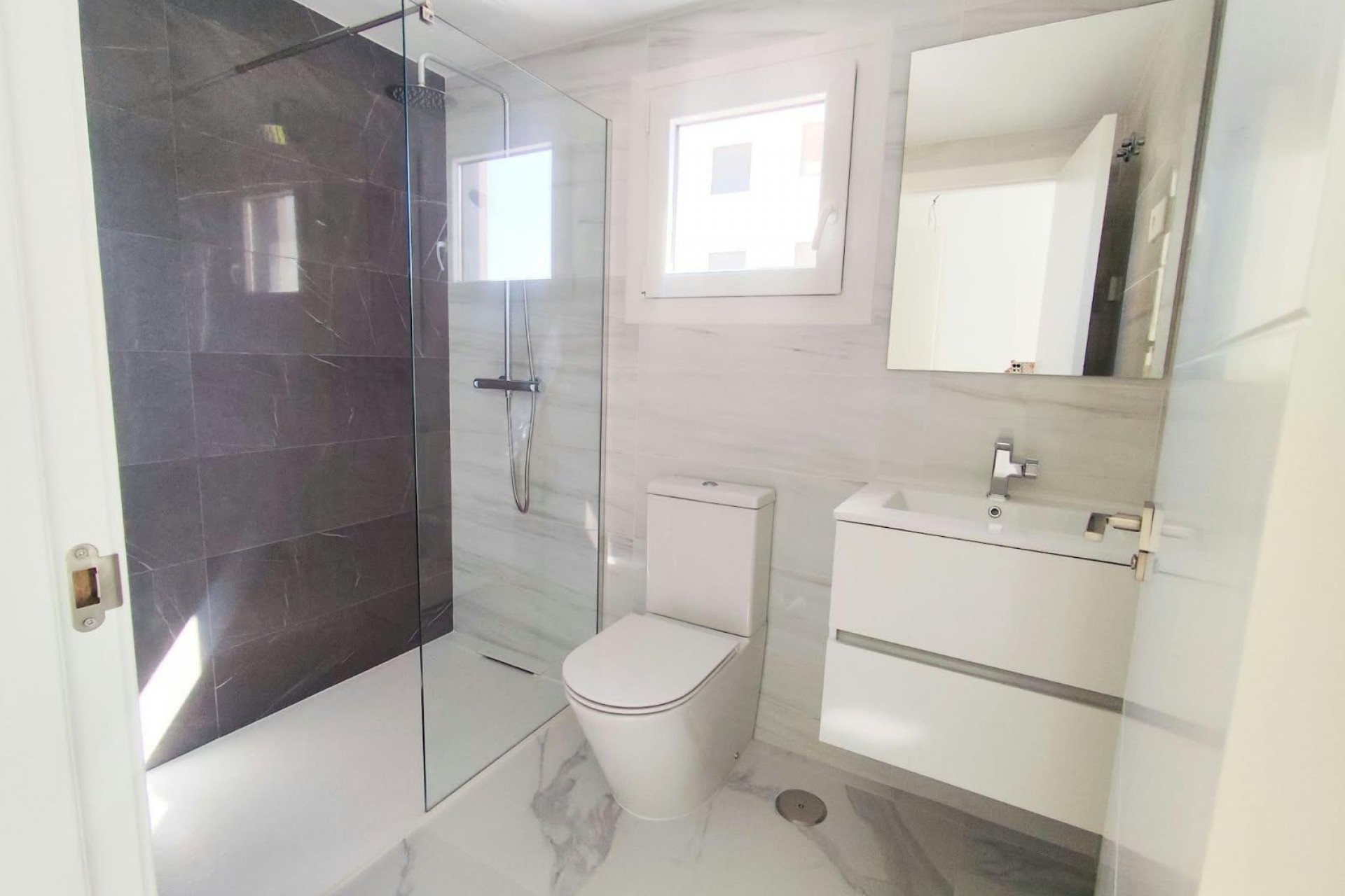 Återförsäljning - Apartment -
Orihuela Costa - Punta Prima