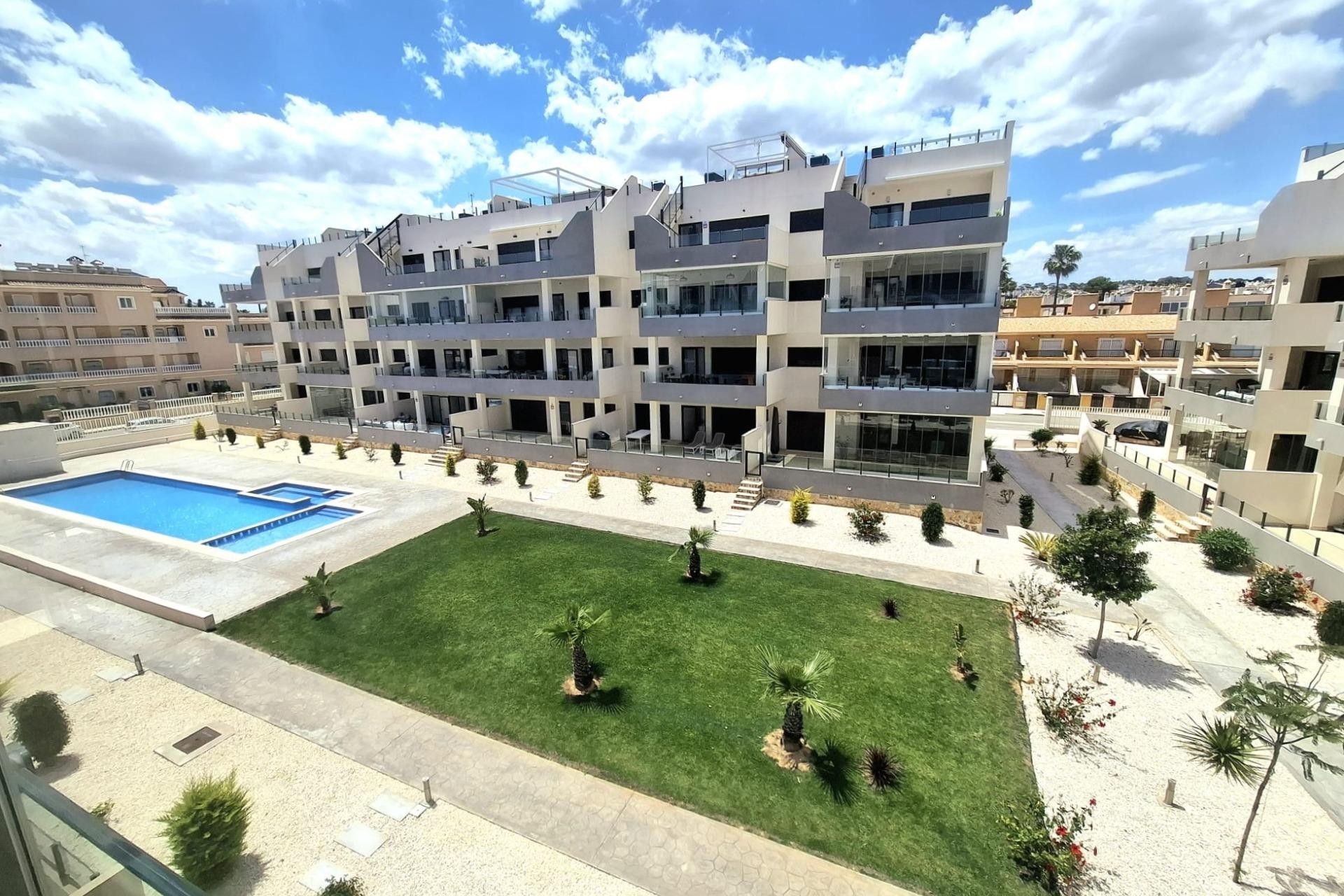 Återförsäljning - Apartment -
Orihuela Costa - Villamartín