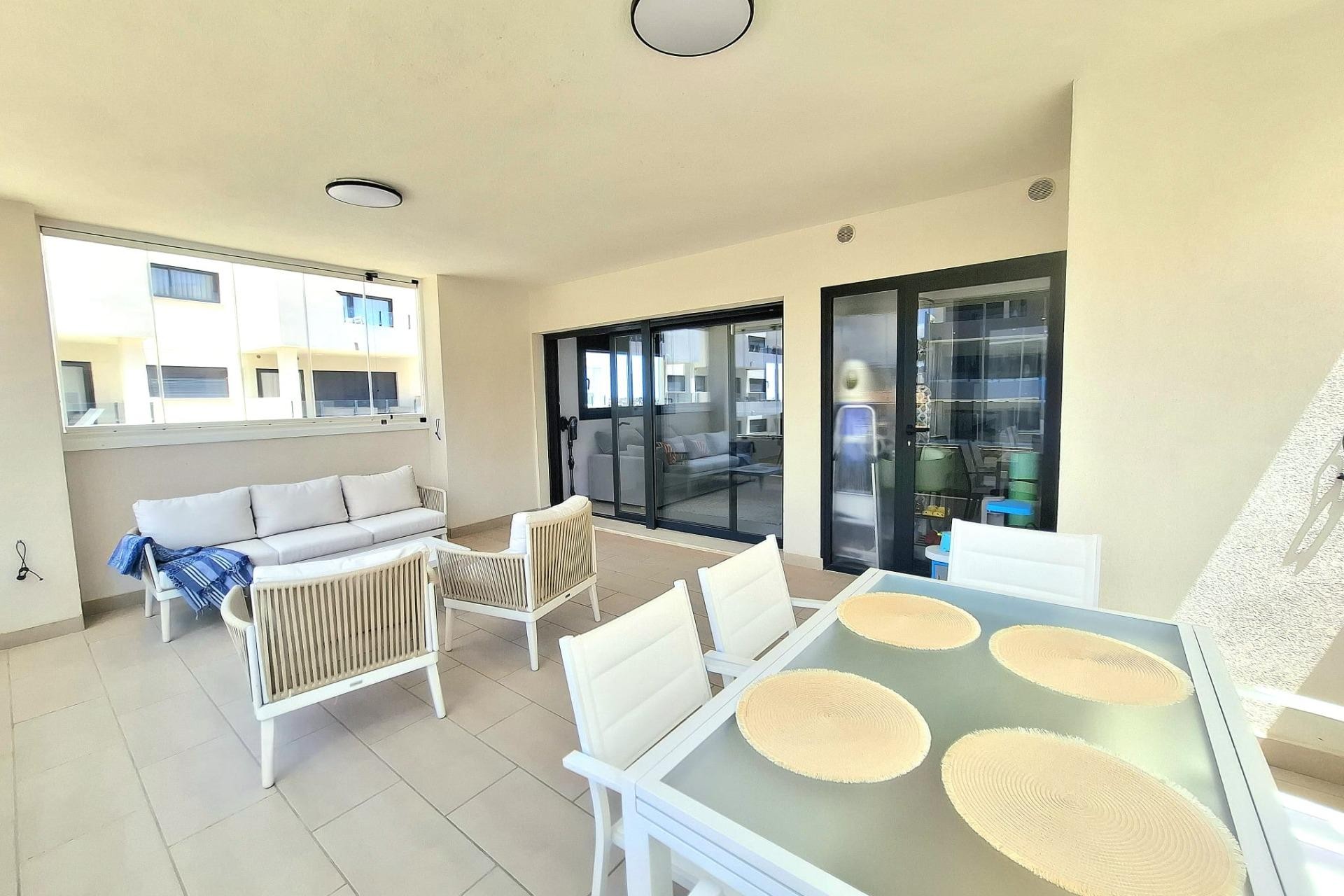 Återförsäljning - Apartment -
Orihuela Costa - Villamartín